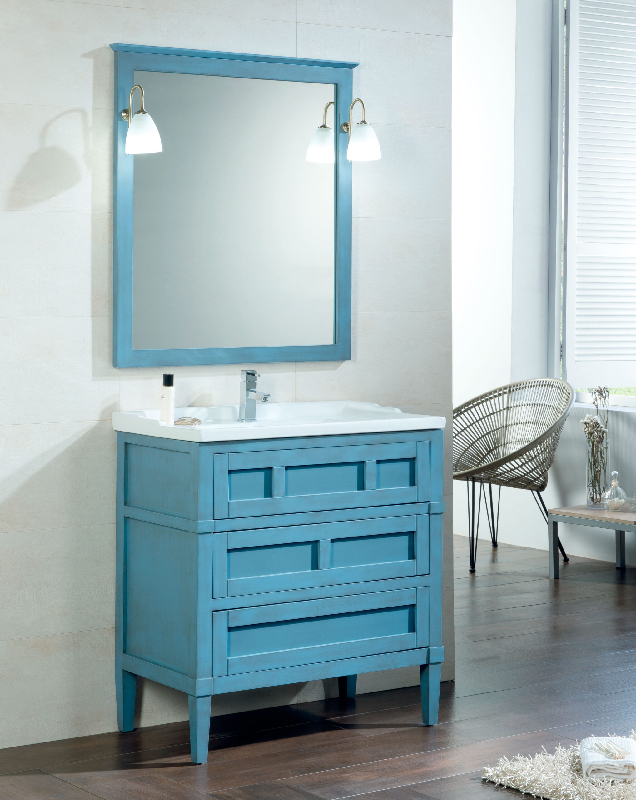 Mueble de baño con lavabo y espejo en acabado azul